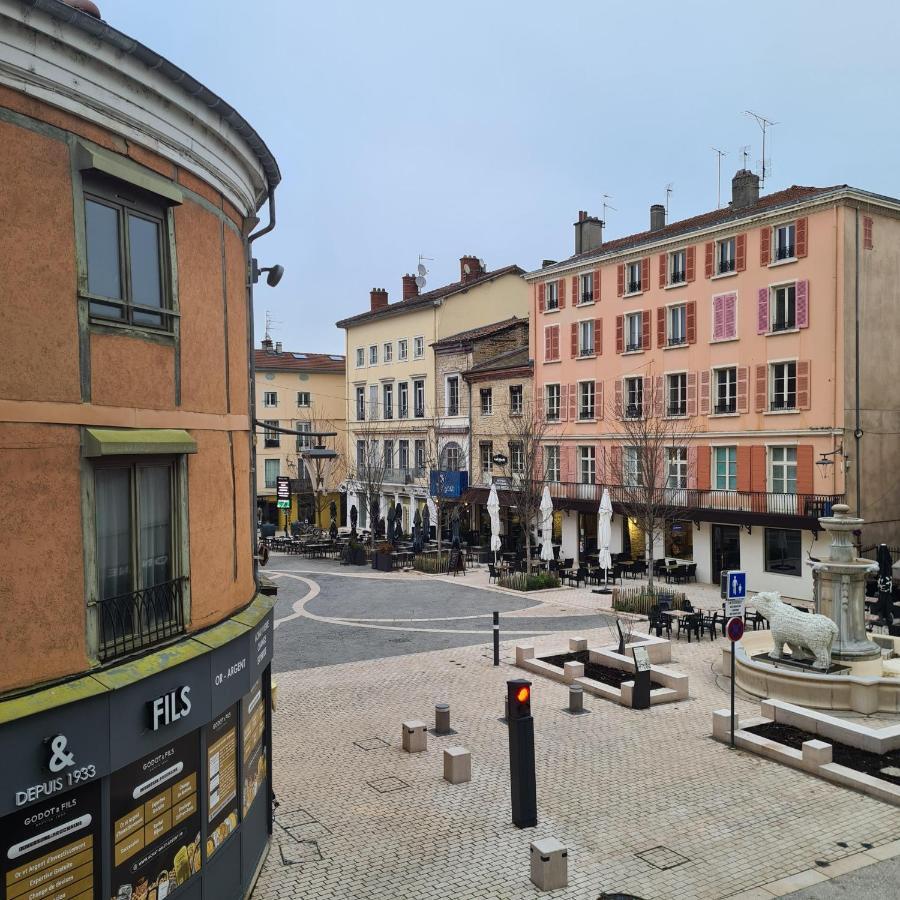 Coeur De Ville Bourgoin-Jallieu Exterior foto